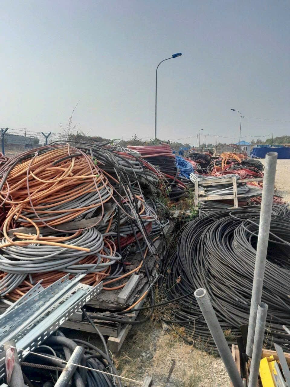 Bãi cáp điện công nghiệp