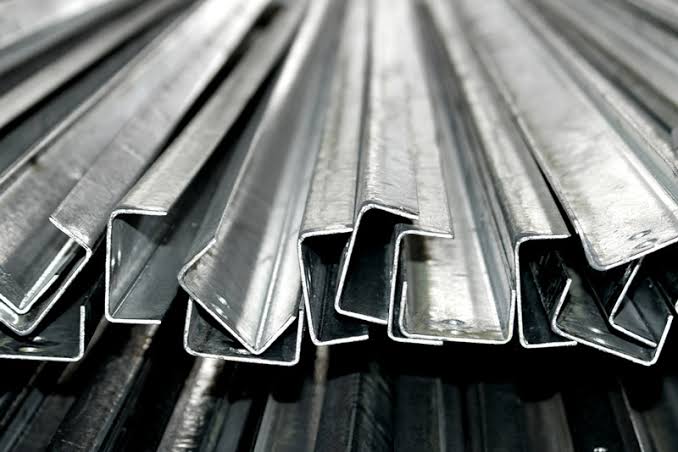 Mặt cắt vật liệu thép mạ kẽm cần xác định nền kim loại trước khi định giá