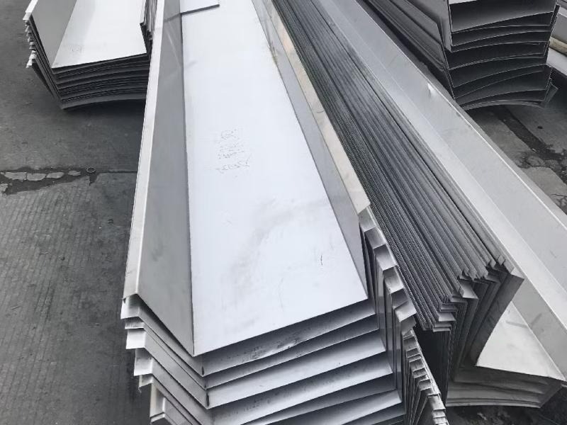 Tấm inox 430 và tấm thép mạ có thông tin nguồn được giữ riêng