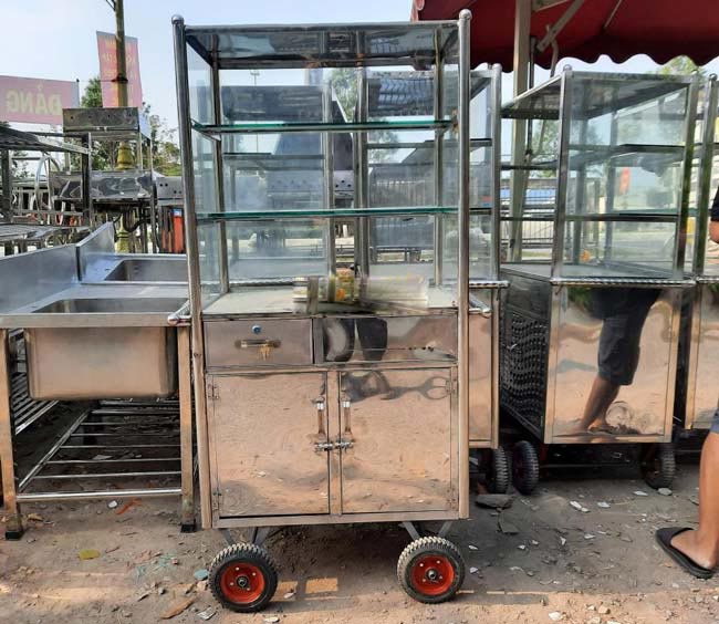 Vỏ thiết bị inox có khung đỡ và lớp vật liệu còn gắn